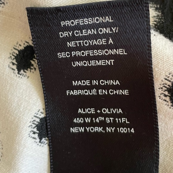 Alice + Olivia Tanner Crepe Mini Dress Black, Cream
Size 8 - Picture 14 of 15